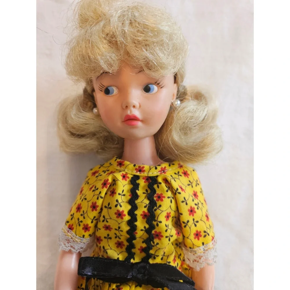 Elly May Clampett Vintage Blonde Yellow‎ Floral Dress Black Ribbon Retro Doll